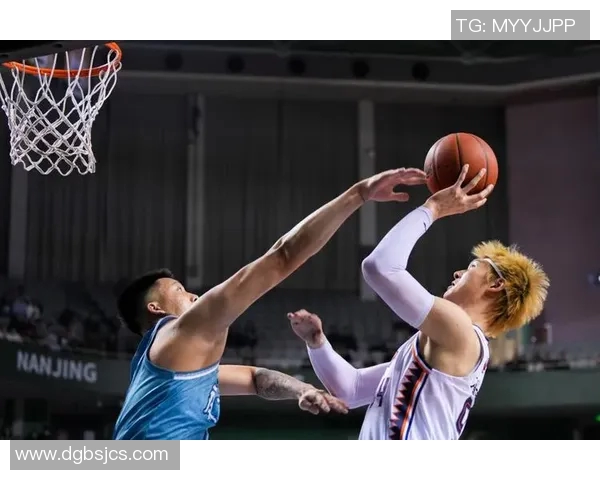 南京篮球队荣登篮球配合排行榜第二名展现团队实力与默契 南京篮球队荣登篮球配合排行榜第二名展现团队实力与默契