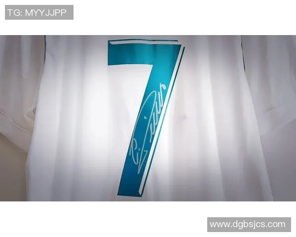 足球明星携手布艺创作展现运动与艺术的完美结合