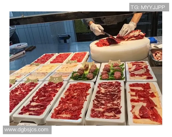 足球明星畅享自助餐美食盛宴与球迷共享欢乐时光